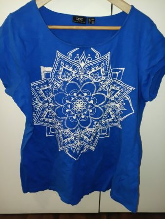 Blaues T-Shirt mit Ethno / Mandala Aufdruck, in 44