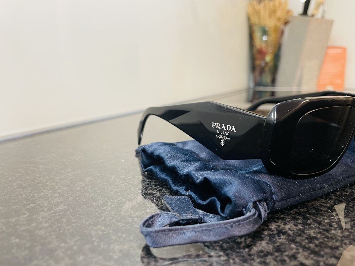Prada Brillen & Gläser: Sonnenbrille PRADA SPR 17W Schwarz – Gebraucht aus Basel von Mb2 2