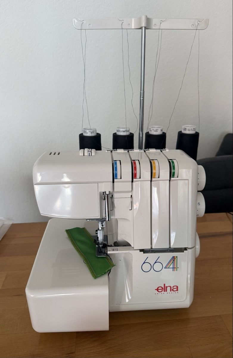 Elna Machines à coudre: Overlockmaschine Elna 664 mit Anleitung – D'occasion à Gattikon par Anita-E