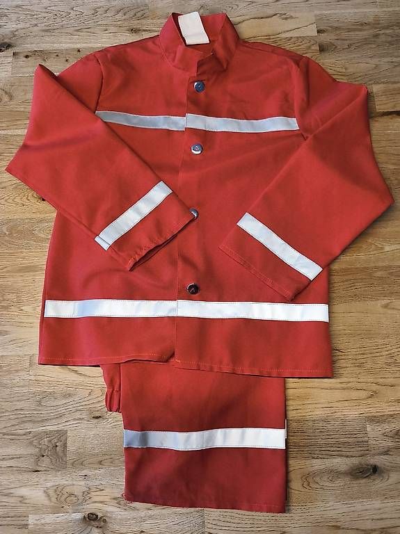 Costumi: Feuerwehrkostüm, Grösse 140 – Usato da Sargans venduto da mel_8yph