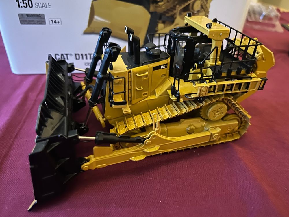 CAT D11 1:50 Track Type Doozer (JEL Design) (Neu (gemäss Beschreibung ...