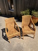 2 Rattan-Gartenstühle Naturfarben