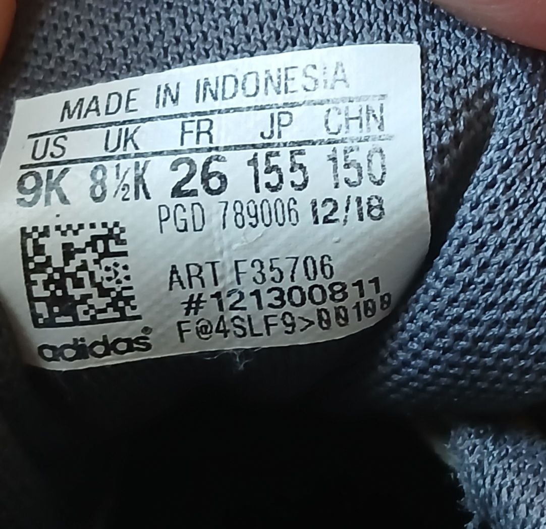 Adidas Scarpe per ragazzi: Adidas enfant taille  26 – Usato da Sciernes-d'Albeuve venduto da Dojo004 2