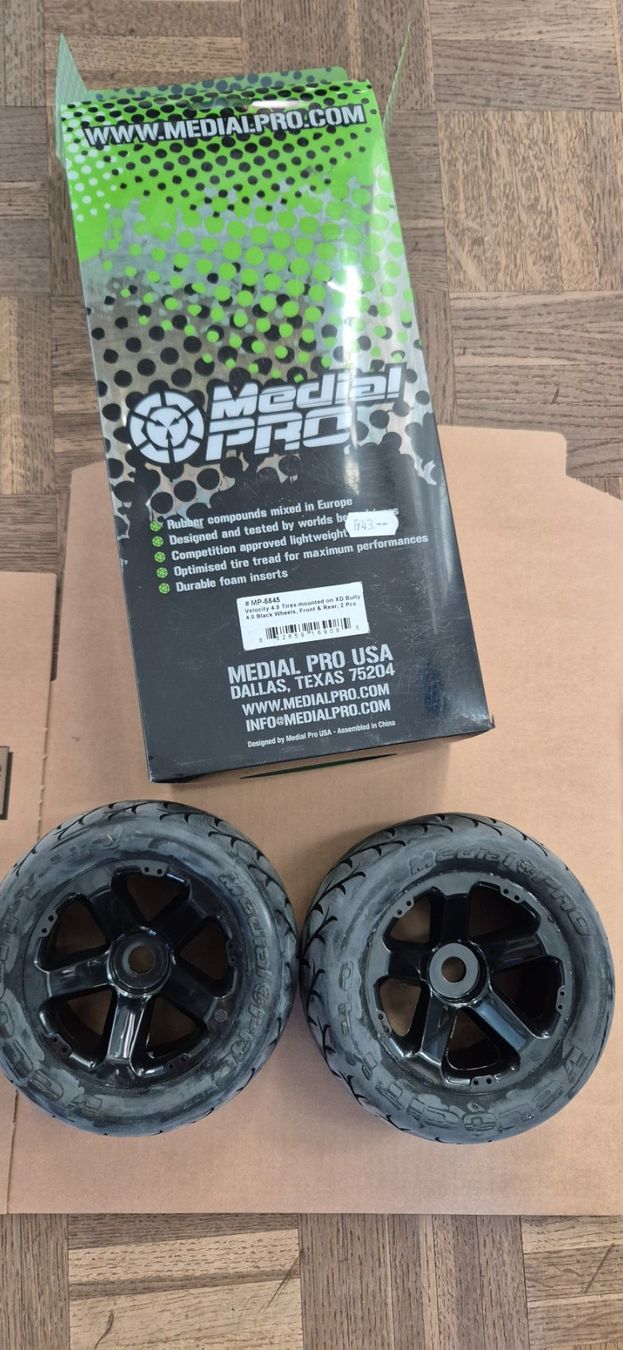 Modellismo RC: Zwei Highgrip Medial Reifen – Usato da Wallisellen venduto da robvar 2