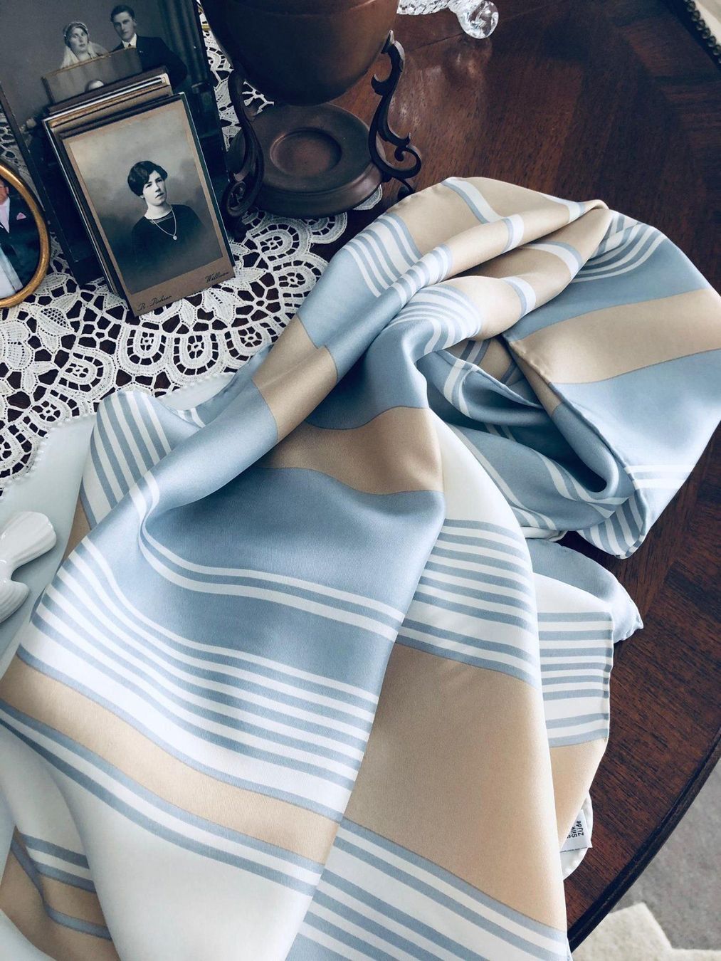 Foulard & Sciarpe: Wunderschöner Vintage Seide Foulard – Usato da Winkel venduto da Glamour4You