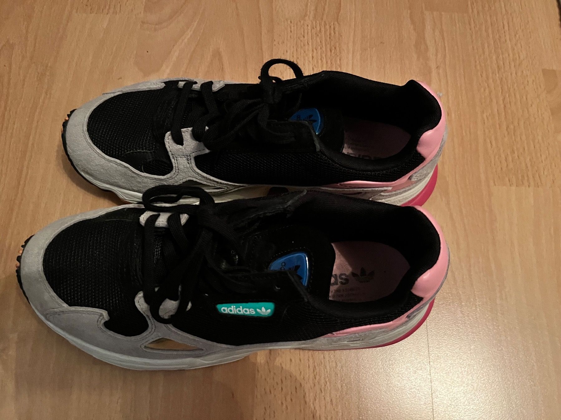 Adidas Damenschuhe: Adidas Sneaker – Gebraucht aus Zell ZH von Spring1509