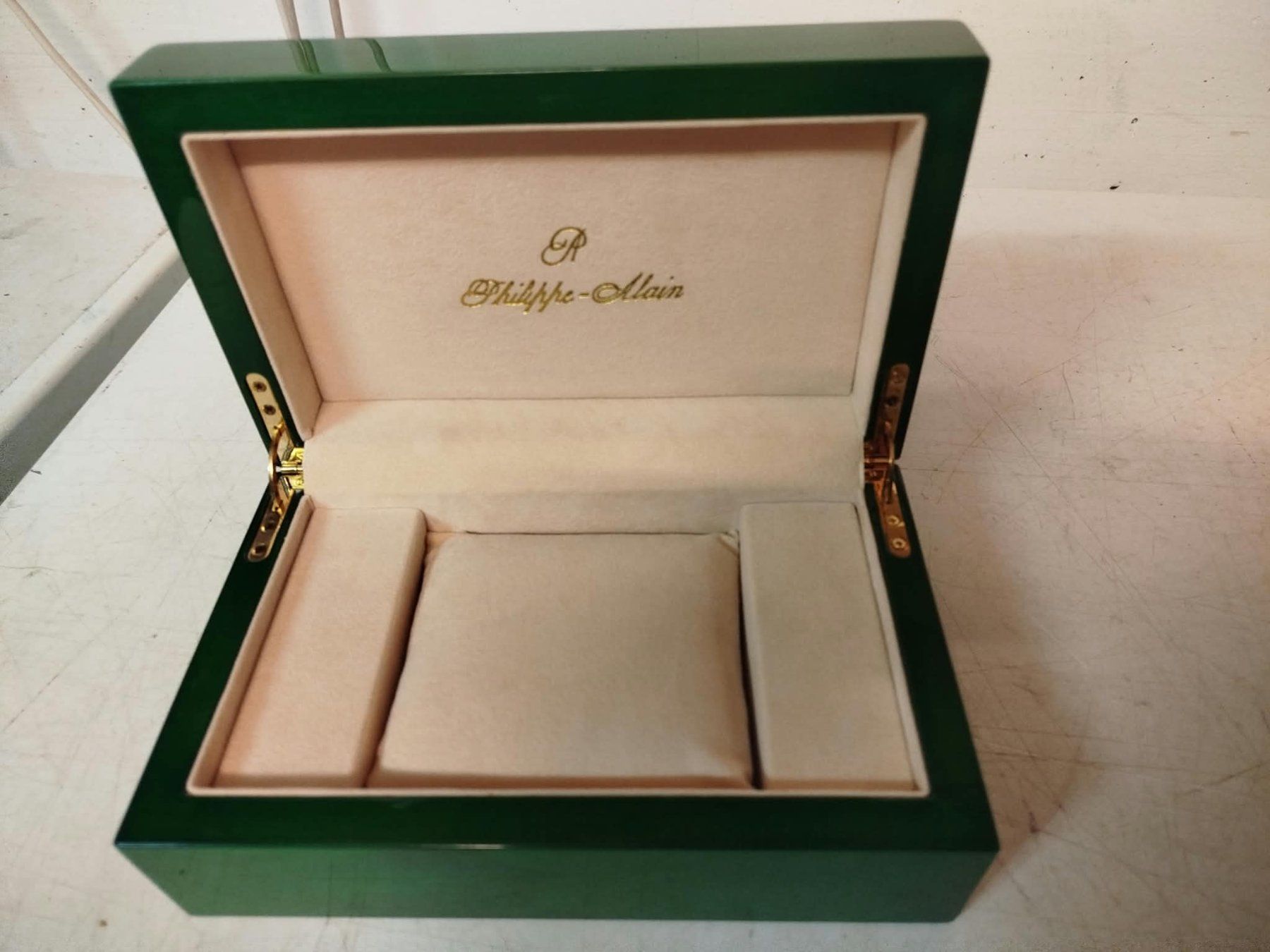 Scatole porta orologi: Boîte à montre – Usato da La Chaux-de-Fonds venduto da Emmaus2300CDF 2