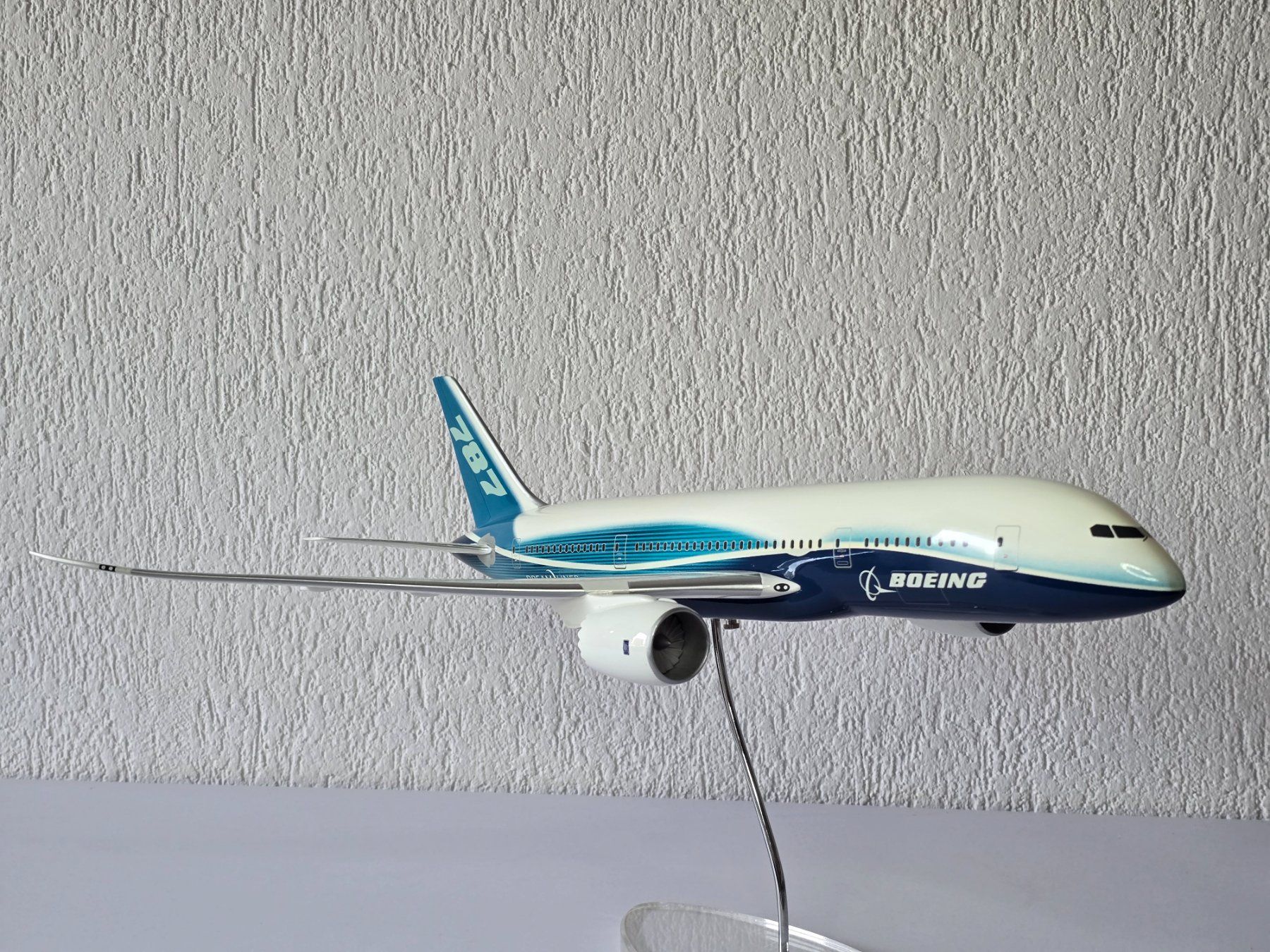Kit di modellismo & Modellini statici: Daron, Sky Marks, usw. Boing B 787, Dreamliner, Werksfarben, – Usato da Kloten venduto da Nicola2 2