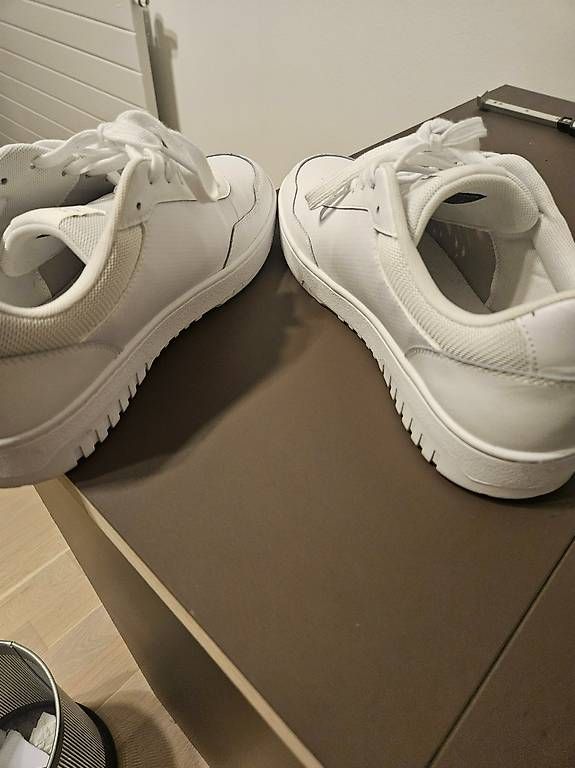 Scarpe da uomo: Neuer Hilfiger Sneaker weiss – Usato da Aesch BL venduto da Kart56 1