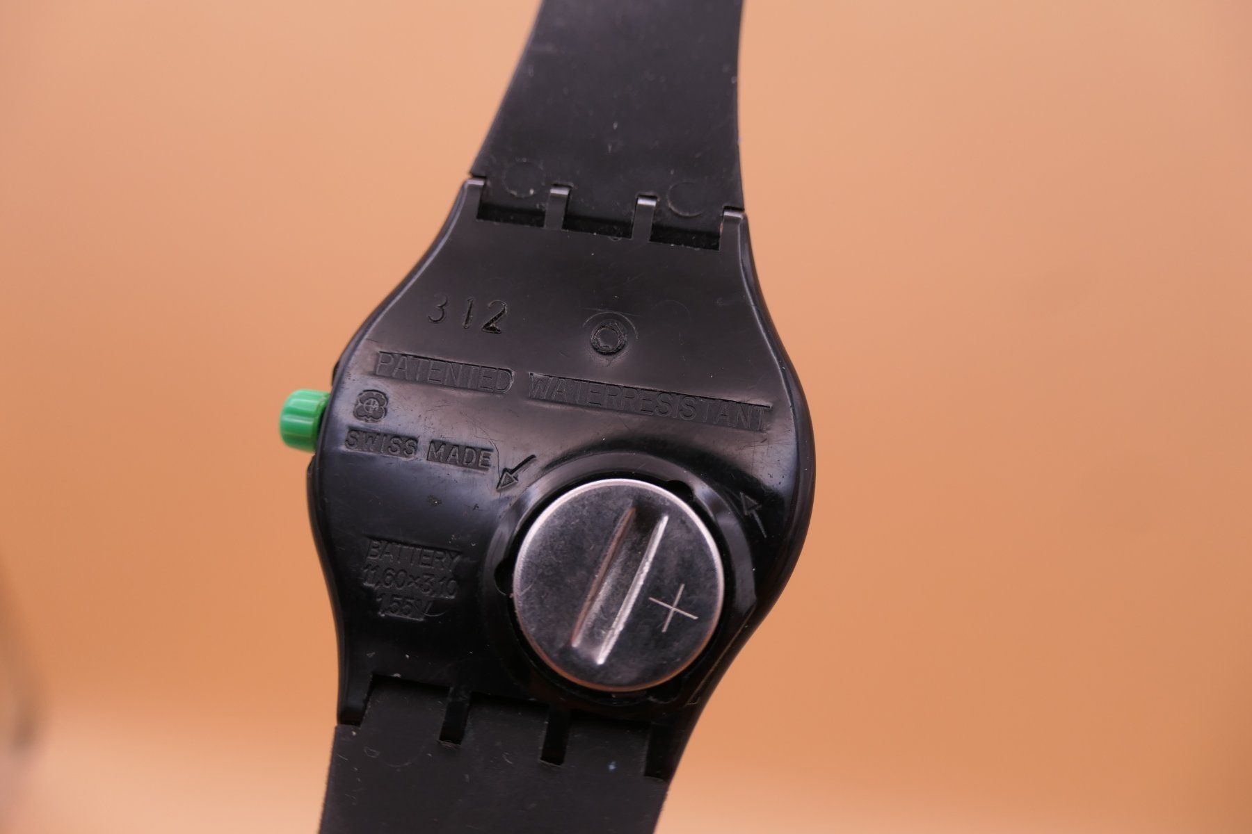 Swatch Orologi: Swatch Stop "NIGHTSHIFT" SSB101, neue Batterie – Usato da Thun venduto da CHRONOTIKA 4