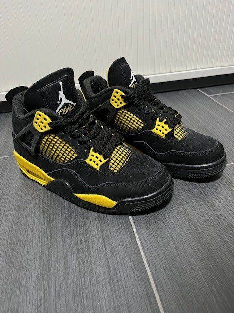 Jordan Scarpe da uomo: NIKE JORDAN RETRO 4 THUNDER in der Grösse 38.5 – Usato da Rümlang venduto da marpuc 1