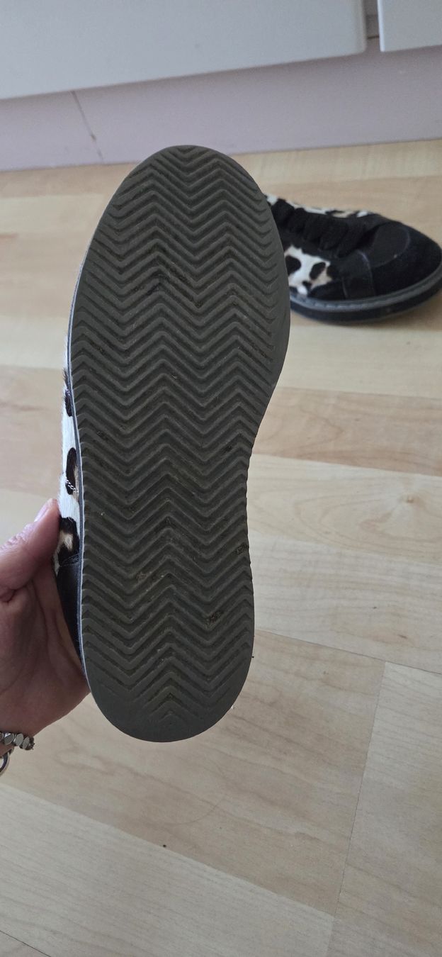 Max & Moi Damenschuhe: Max&Moi Sneakers mit Leo-Muster, Grösse 38. – Gebraucht aus Hellbühl von Veci02 2