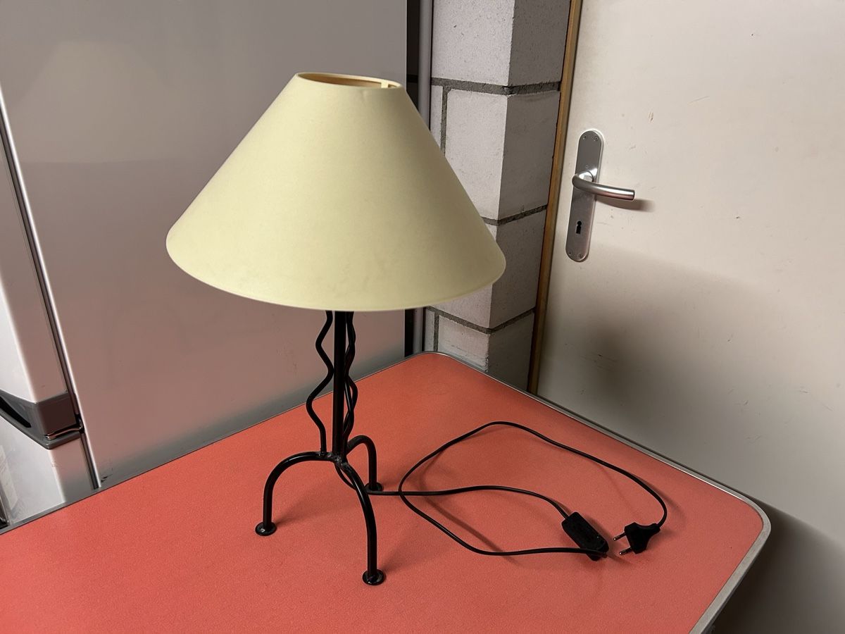 Lampade: Retro Tischlampe mit Kunststoffschirm Jugendstil-Design – Usato da Lanzenhäusern venduto da vic63 1