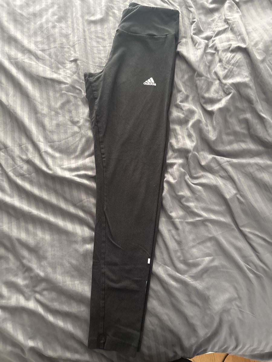 Adidas Leggings: Leggins Adidas Grösse M – Gebraucht aus Wangen an der Aare von Semadeni13