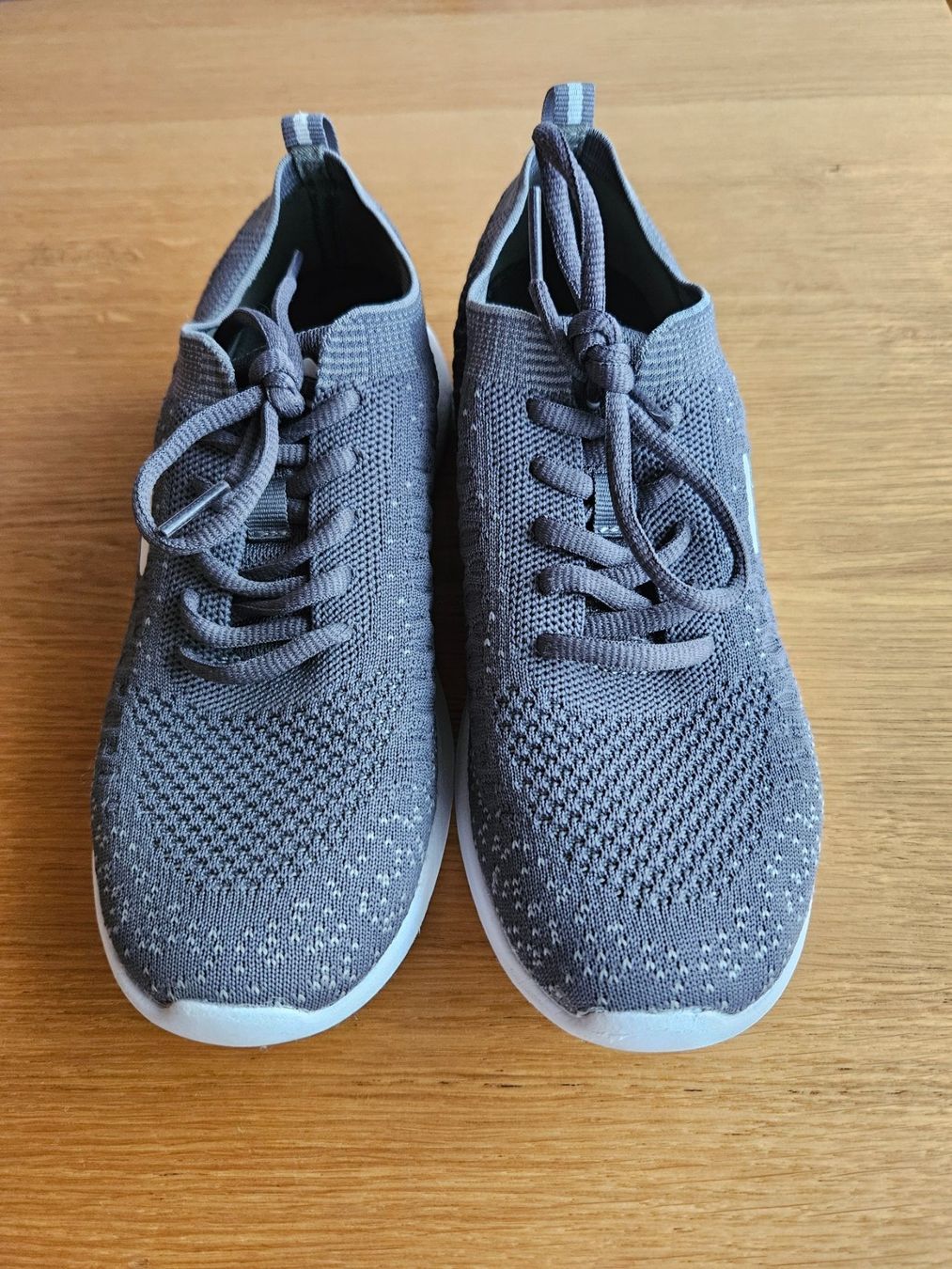 Fila Chaussures filles: Leichte Turnschuhe Gr. 37 – D'occasion à Staffelbach par Frisco77 1