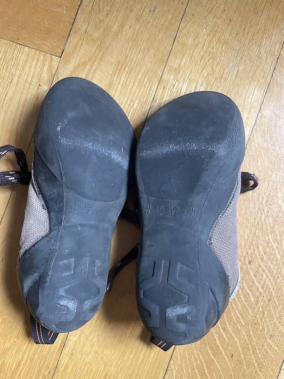 Chaussures garçon: Chaussures de grimpe taille 34 – D'occasion à Carouge GE par Noxynox2000 2