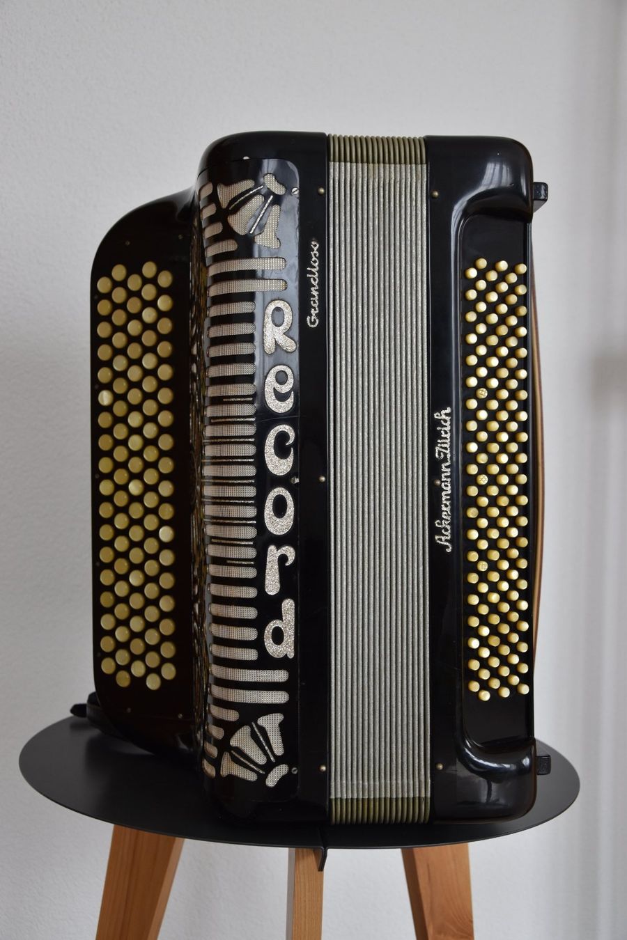 Record Musikinstrumente: Akkordeon CH-Record 5-Chörig Grandioso – Gebraucht aus Schwyz von