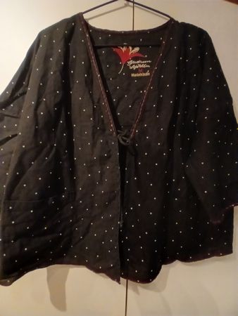 Gudrun Sjödén Wickelbluse – Grösse M – Schwarz mit Punkten