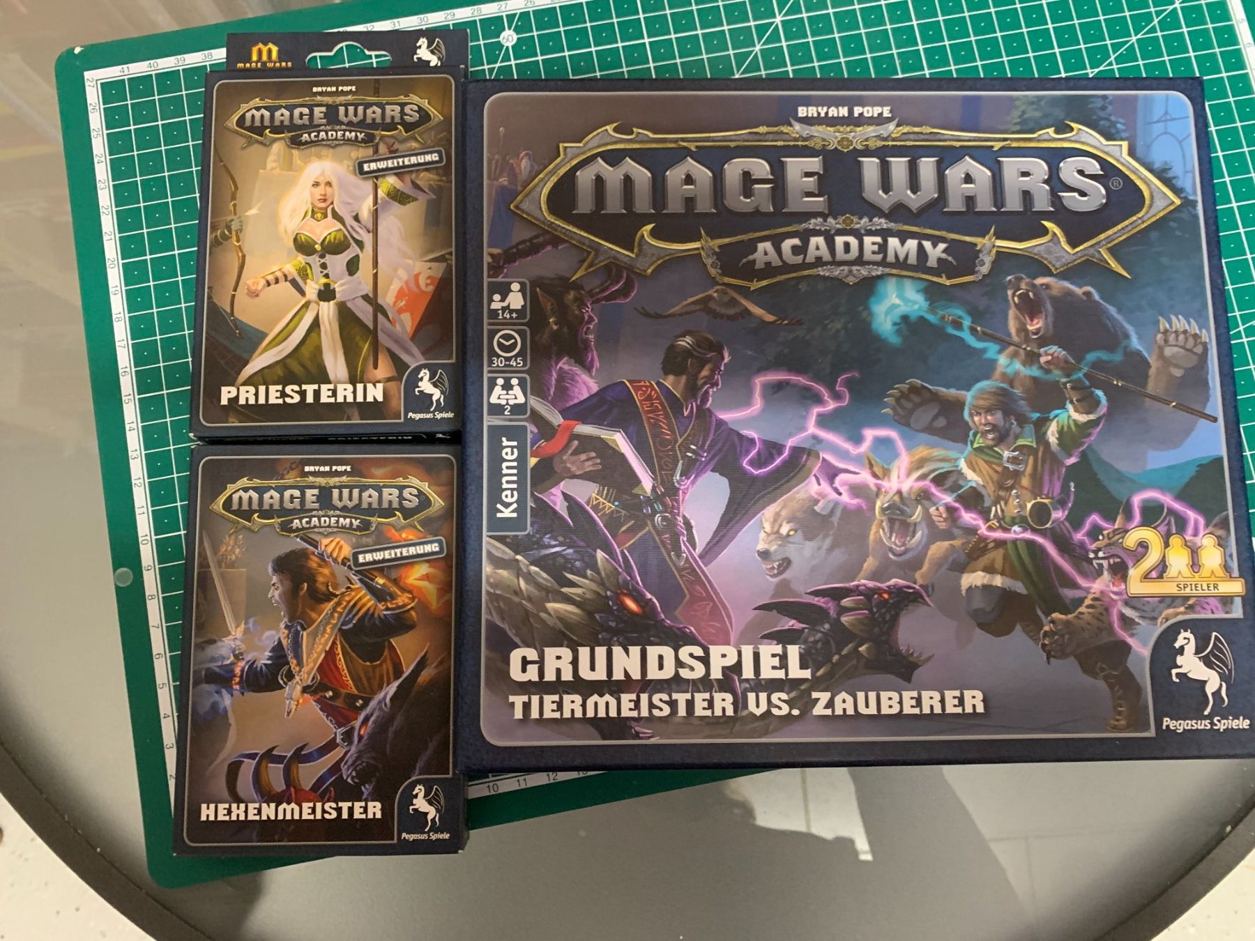 Pegasus Spiele Spiele: Mage Wars Academy plus 2 Decks – Gebraucht aus Zug von Starkeente
