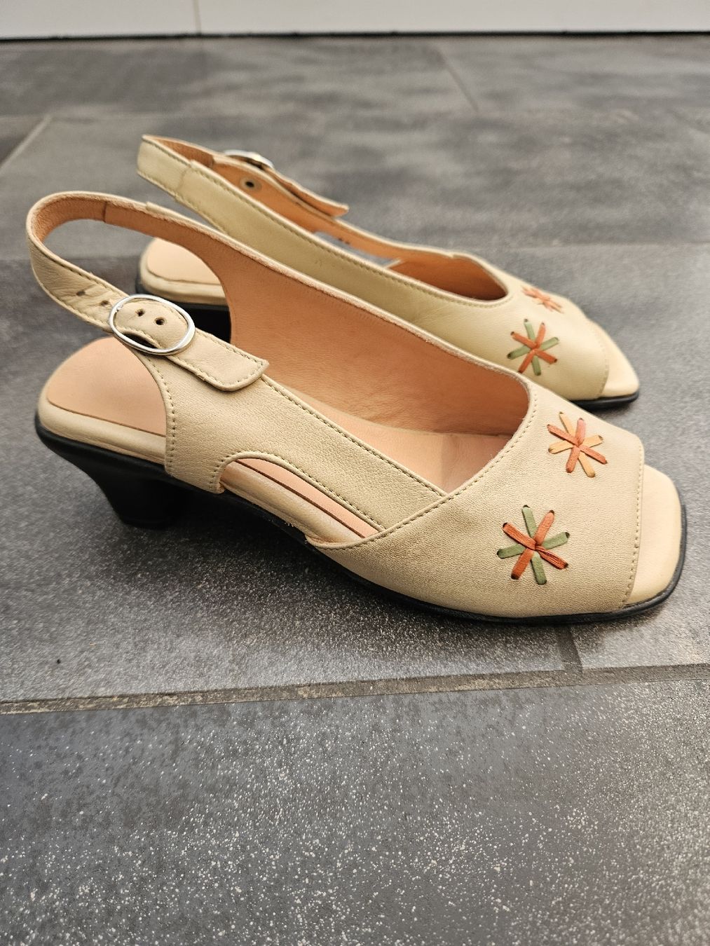 Damenschuhe: Zeen Sandalen hell gelb Grösse 36 – Neu (gemäss Beschreibung) aus Ormalingen von nomolnoi 5