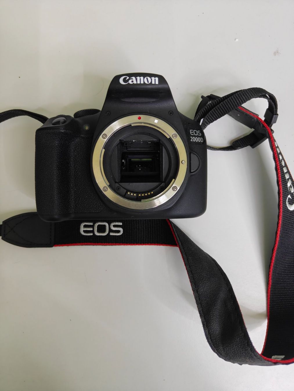 Canon Appareil photo: Kamera Canon EOS 2000D Ab 40.Fr – Défectueux à Solothurn par SDGG