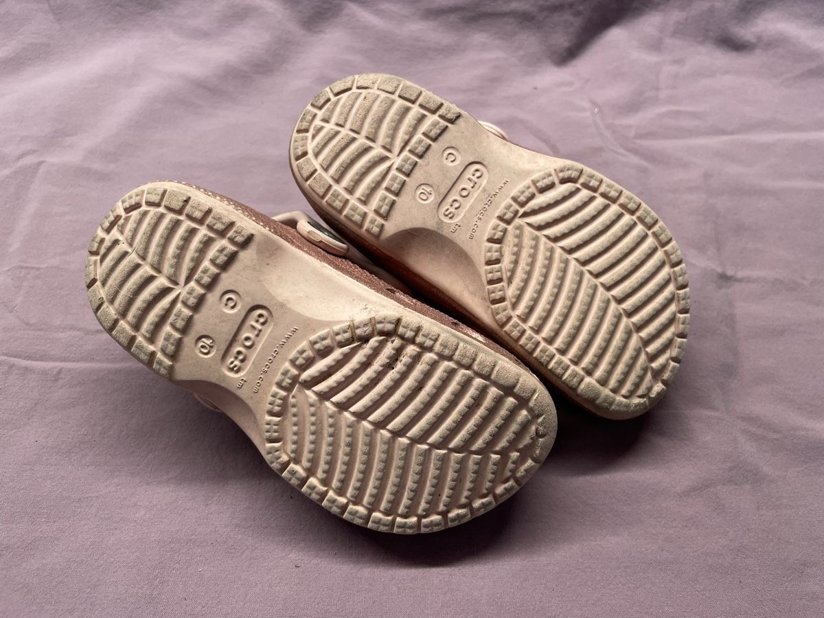Crocs Schuhe für Jungen: Glitzer-Crocs Gr. C10/ 27-28 – Gebraucht aus Bergdietikon von stefania_88 3