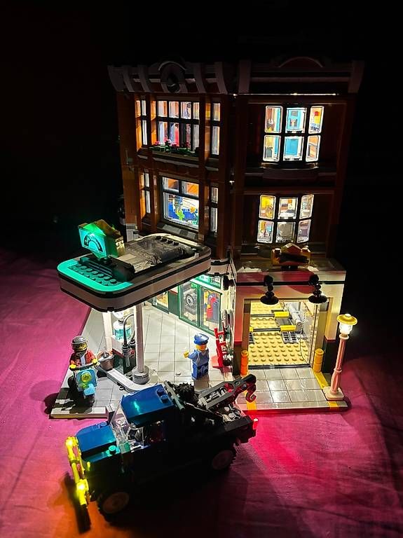 Lego Kit di costruzioni: LEGO 10264 - Eckgarage, beleuchtet – Usato da Grüt (Gossau ZH) venduto da smer01