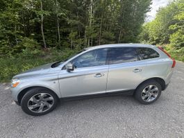 Volvo XC60 D3 AWD Silber - Ocean Race