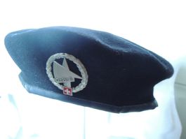 Schweizer Armee Béret in sehr schönem Zustand mit Emblem