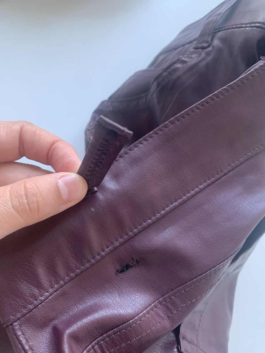 C&A Pantaloni: Rote Kunstlederhose Gr. 44 – Usato da Basel venduto da ari_xy65 3