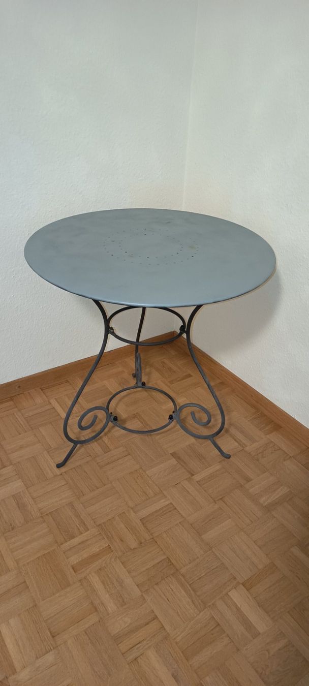Pfister Tische: Bistro Tischchen Quadratisch – Gebraucht aus Beringen von ptt_c5nt