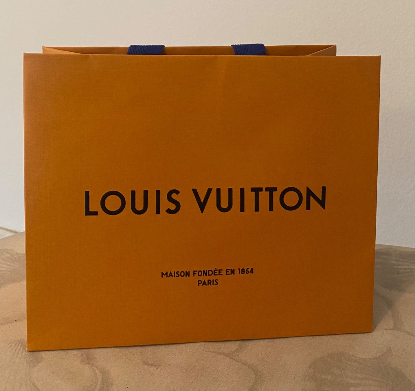 Altri gioielli: 2 Tüten von Tom Ford, Louis Vuitton – Nuovo (secondo la descrizione) da Zürich venduto da Maria2021 2