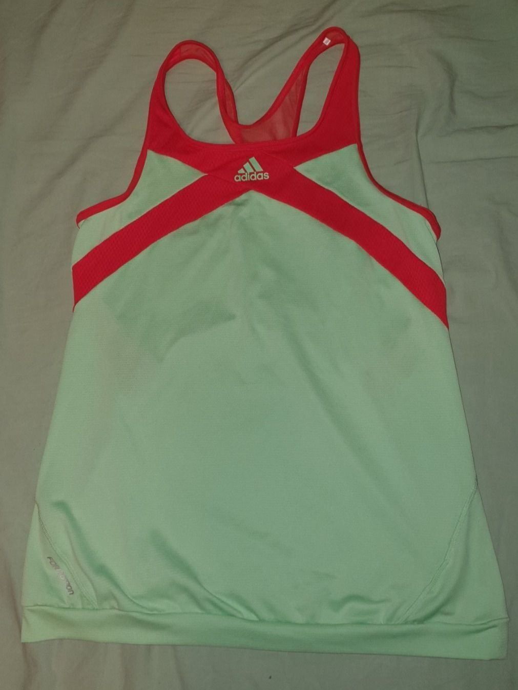 Adidas T-Shirts: Adidas Sportshirt – Neu (gemäss Beschreibung) aus Muttenz von pixopus