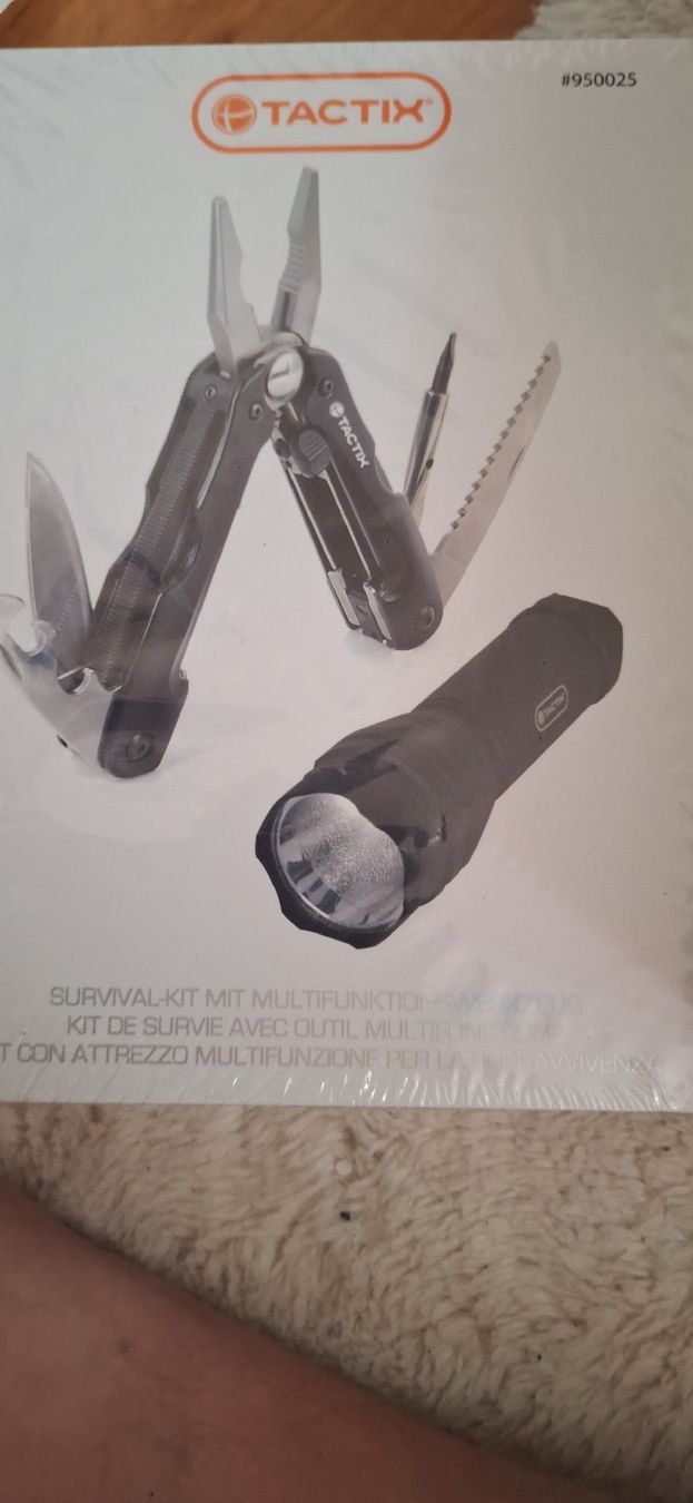 Zubehör: TACTIX Survival Kit Multitool Taschenlampe neu – Neu und originalverpackt aus Luzern von Briefmarkentaube