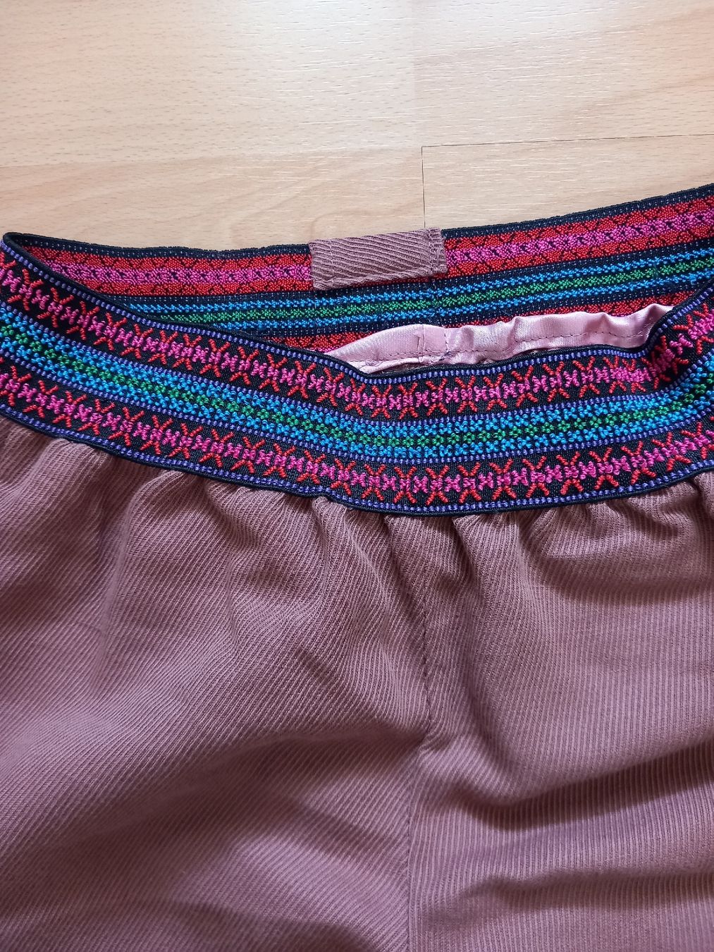 Pantaloni: Pantalon ample marron Taille S – Usato da Faoug venduto da per_kp6r 2