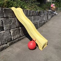 Rutschbahn inkl. Hüpfball