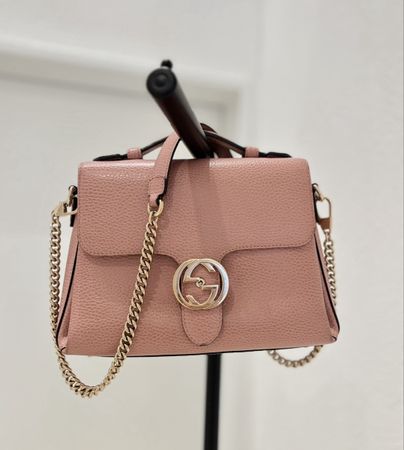 Gucci Ledertasche in zartem Rosa, perfekt für den Frühling!