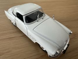 1:43 Modellauto wie auf den Bildern ersichtlich
