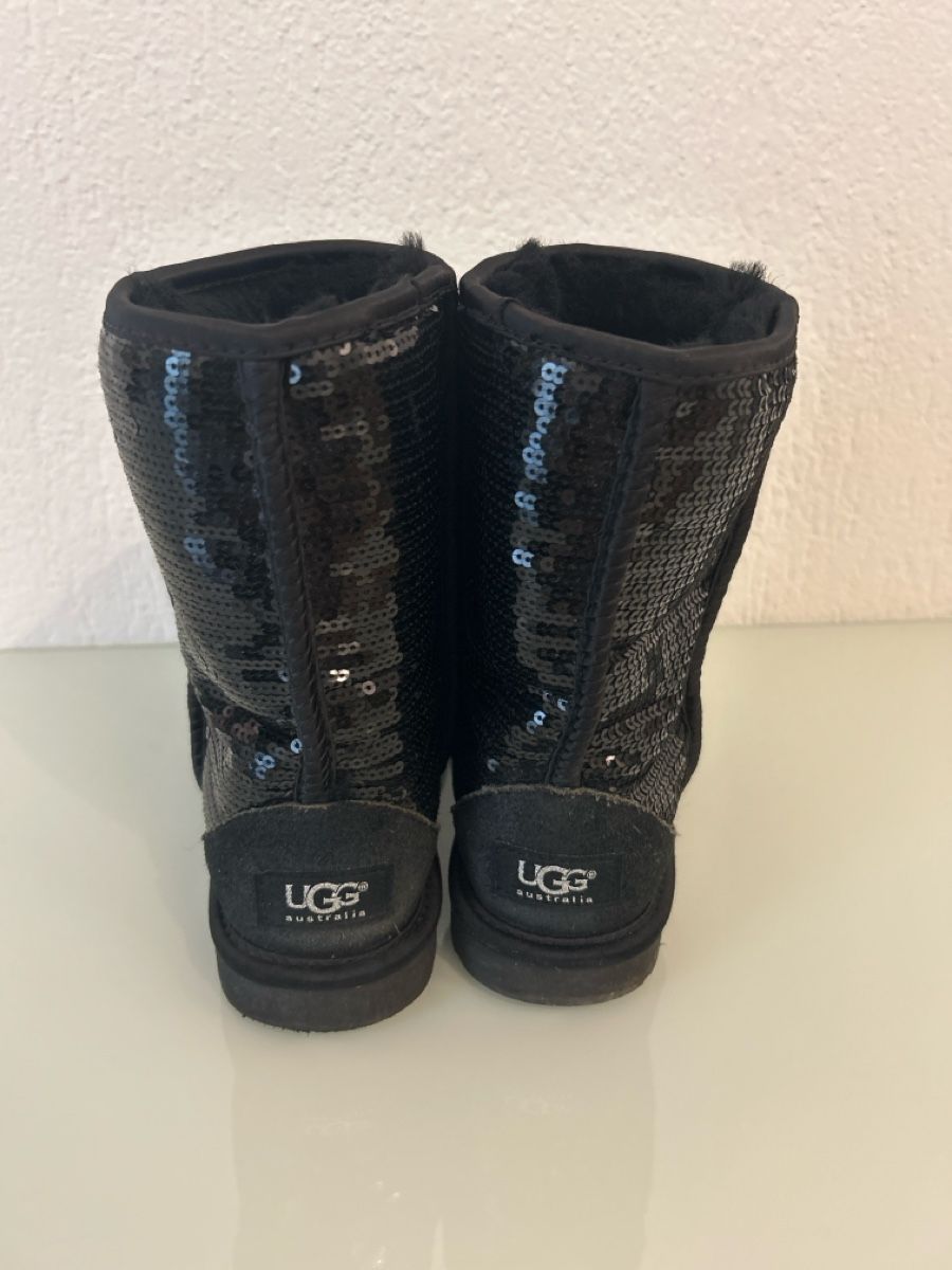 Ugg Scarpe da donna: UGG Stiefel mit Pailletten schwarz – Nuovo (secondo la descrizione) da Ennetbaden venduto da Elacsap 1