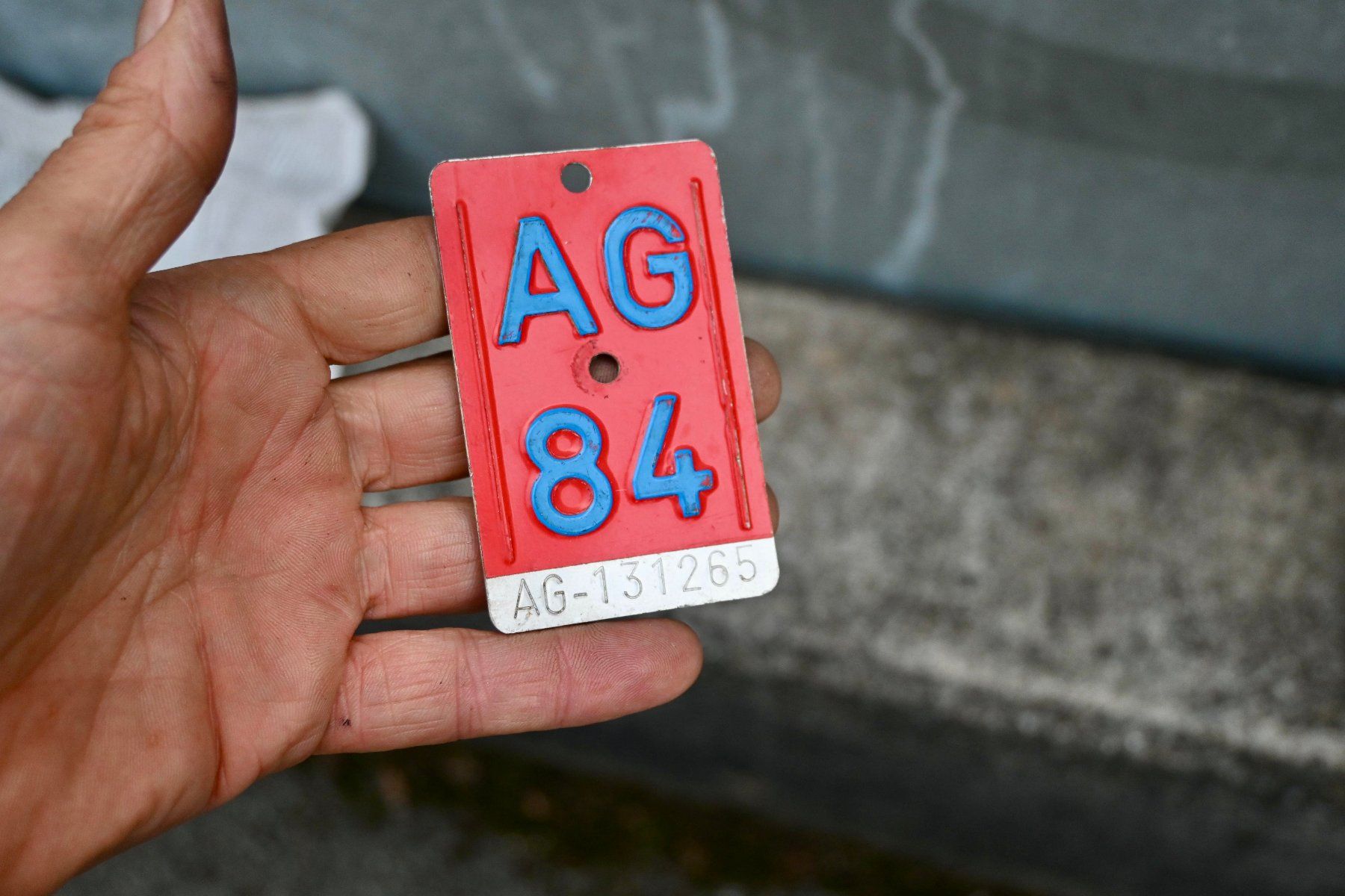 Insegne: Velonummer AG 84 von 1984 - Aargau – Usato da Pfaffhausen venduto da mono_rec 2