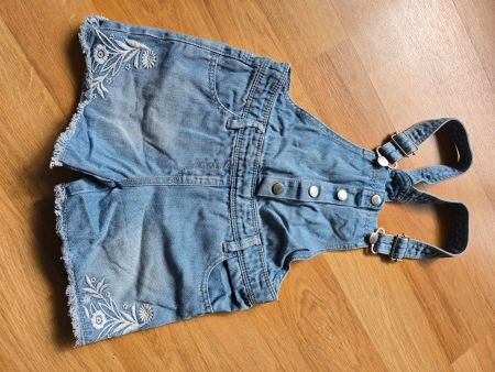 Kurze Latzhose Gr. 122