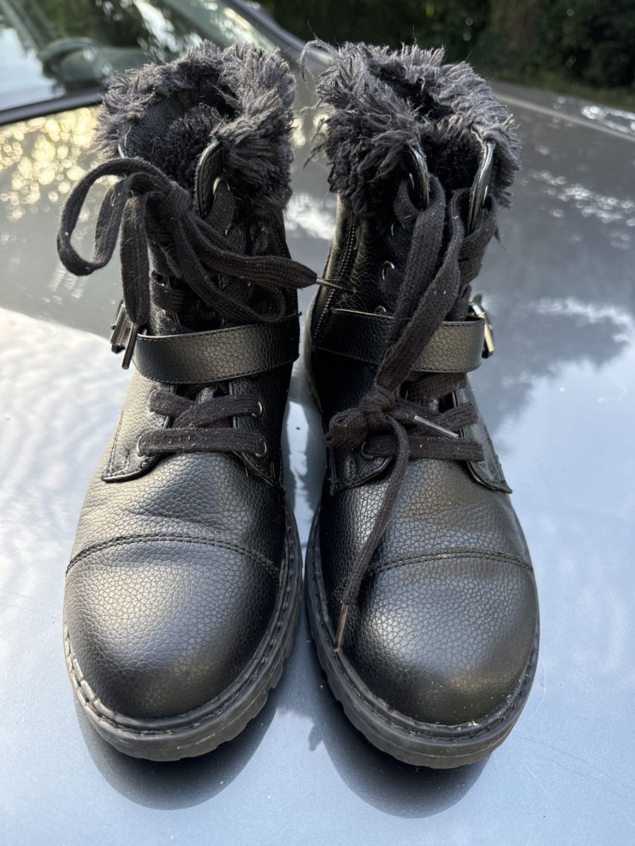 Scarpe da donna: Stiefeletten (38) – Usato da Vezia venduto da sidu03