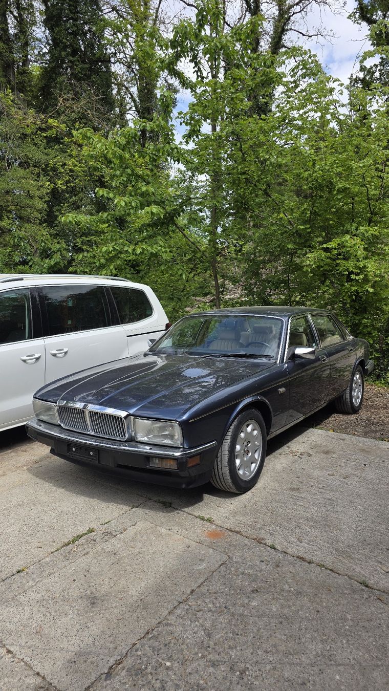 Jaguar Automobili: Jaguar XJ40 4.0L, berline classique, superbe état ! – Usato da Dompierre VD venduto da sam_6fjz