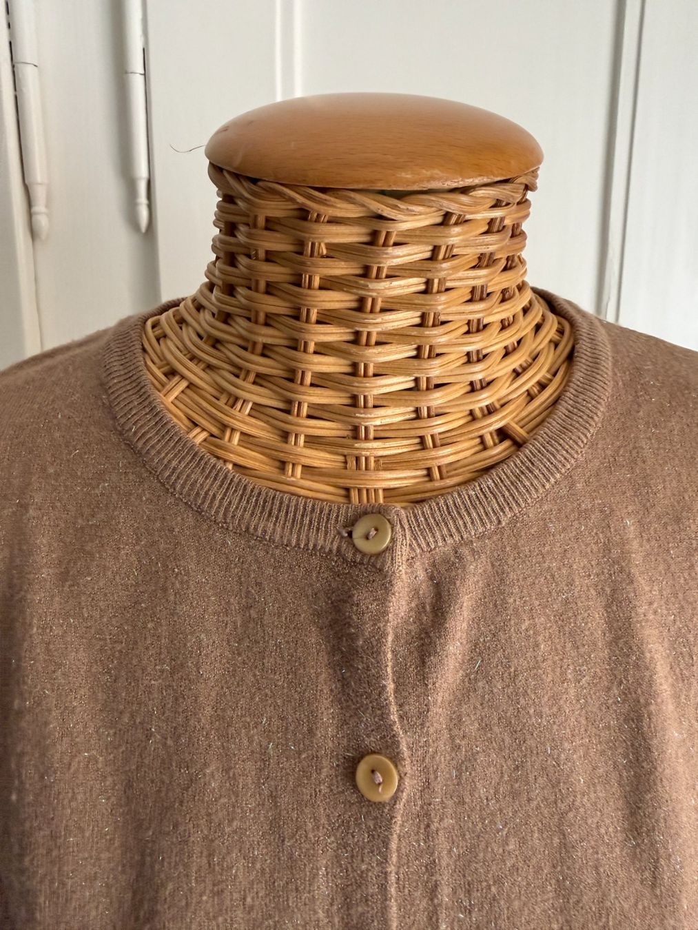 Anouk Giacche: ANOUK - Feinstrick Cardigan hellbraun M – Usato da Zürich venduto da Diazaio 2