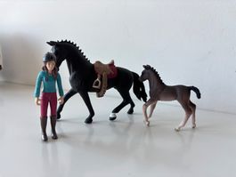 Schleich Pferde Figuren Set Mutter Fohlen Reiterin
