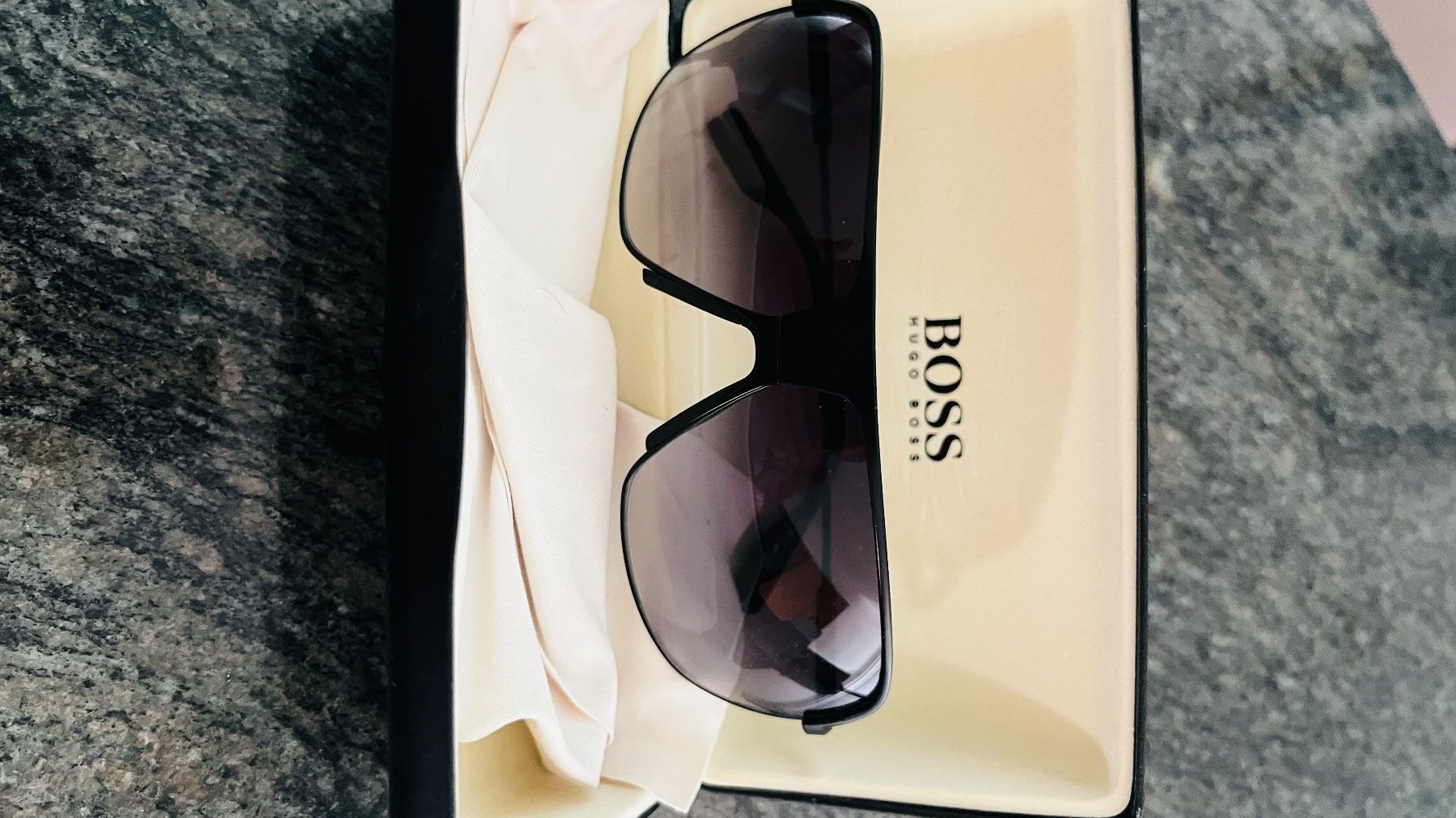 Brillen & Gläser: BOSS SONNENBRILLE – Neu und originalverpackt aus Ehrendingen von Moeoesli 1