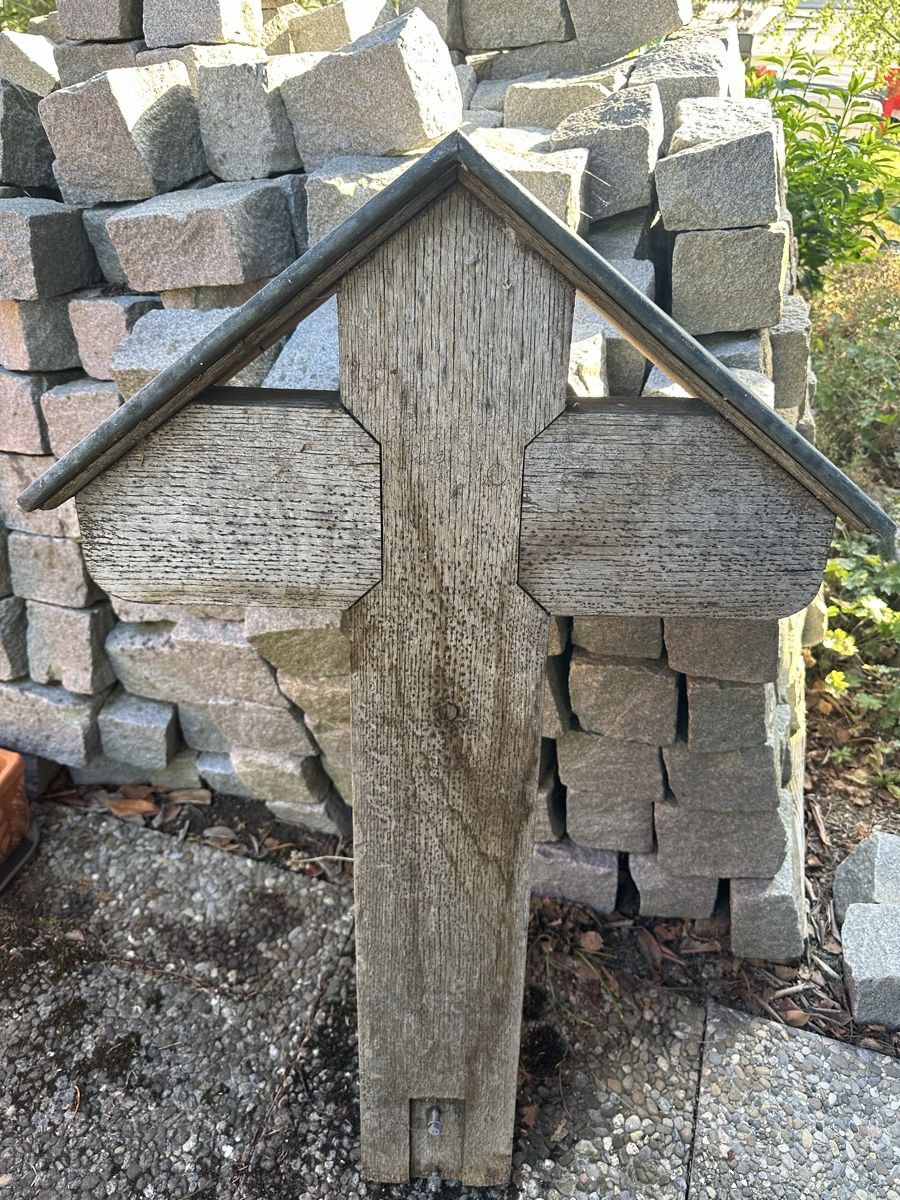 Sculptures & Statues: Grab-Holzkreuz mit Kupferabdeckung – D'occasion à Reinach AG par Steinbock1963 1