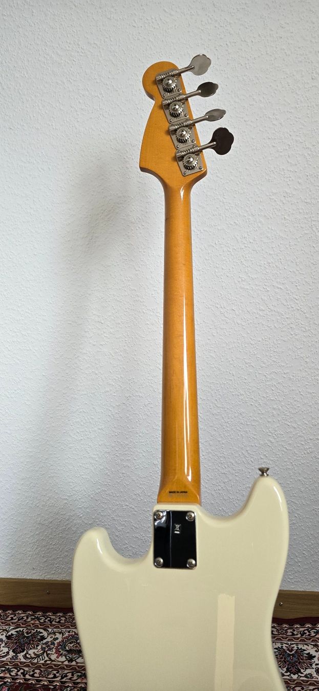 Fender Musikinstrumente: Fender 2008 Mustang Bass MIJ – Gebraucht aus Meilen von Roobiedoobie 3