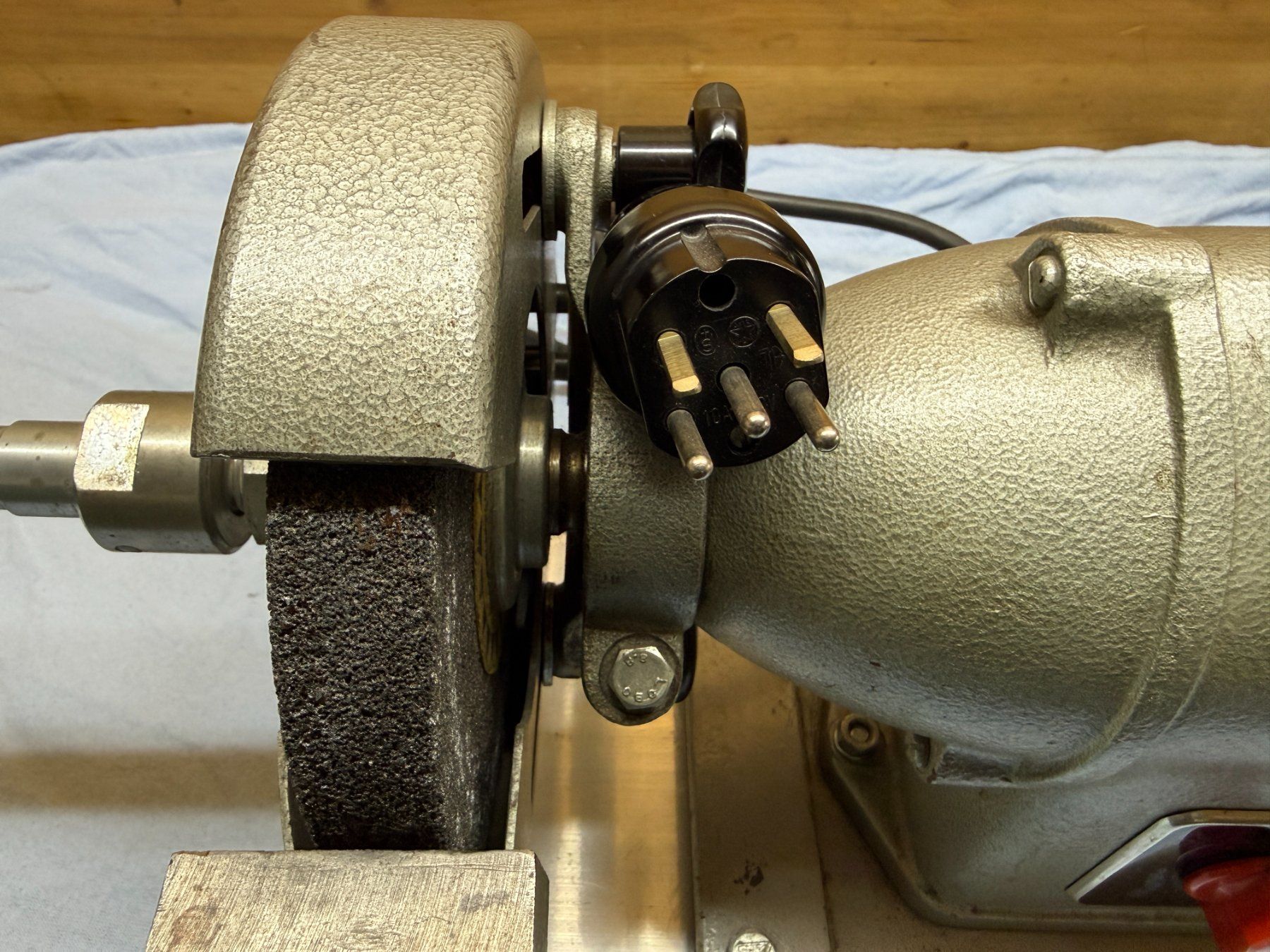 Vitax Schleifen & Polieren: VITAX V1 Doppel-Schleifmaschine, 380V – Gebraucht aus Oetwil a.d. Limmat von Seewurf 1