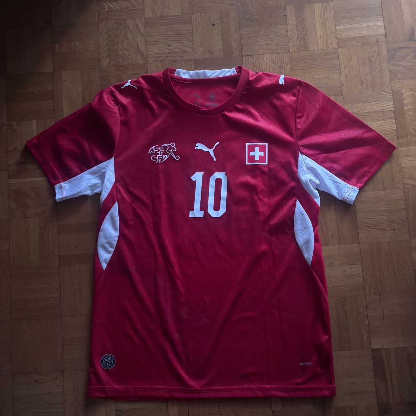 Schweizer Nati Leibchen & Hosen: Maillot / Trikot Suisse – Gebraucht aus Lausanne von Sanchez1717
